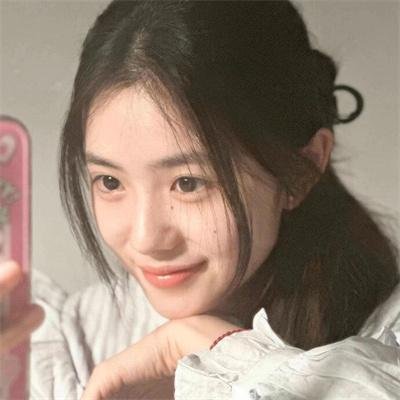 高墙、黑色与帅小伙